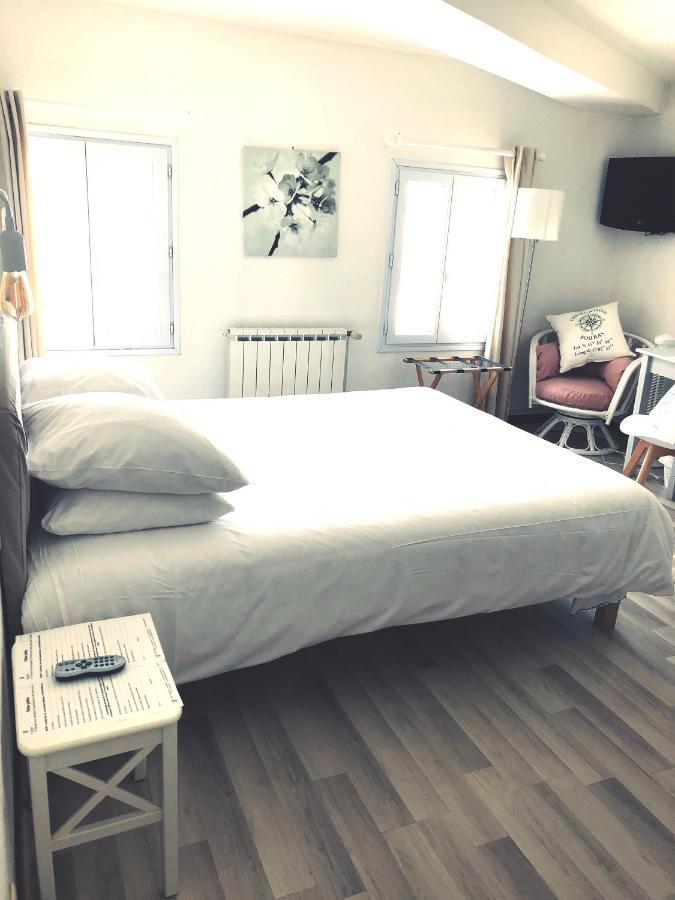 Hotel 2 Etoiles Et Restaurant Le Galet Bleu Фура Екстериор снимка